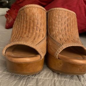 Frye Tamara Brown woven mules 7.5 medium